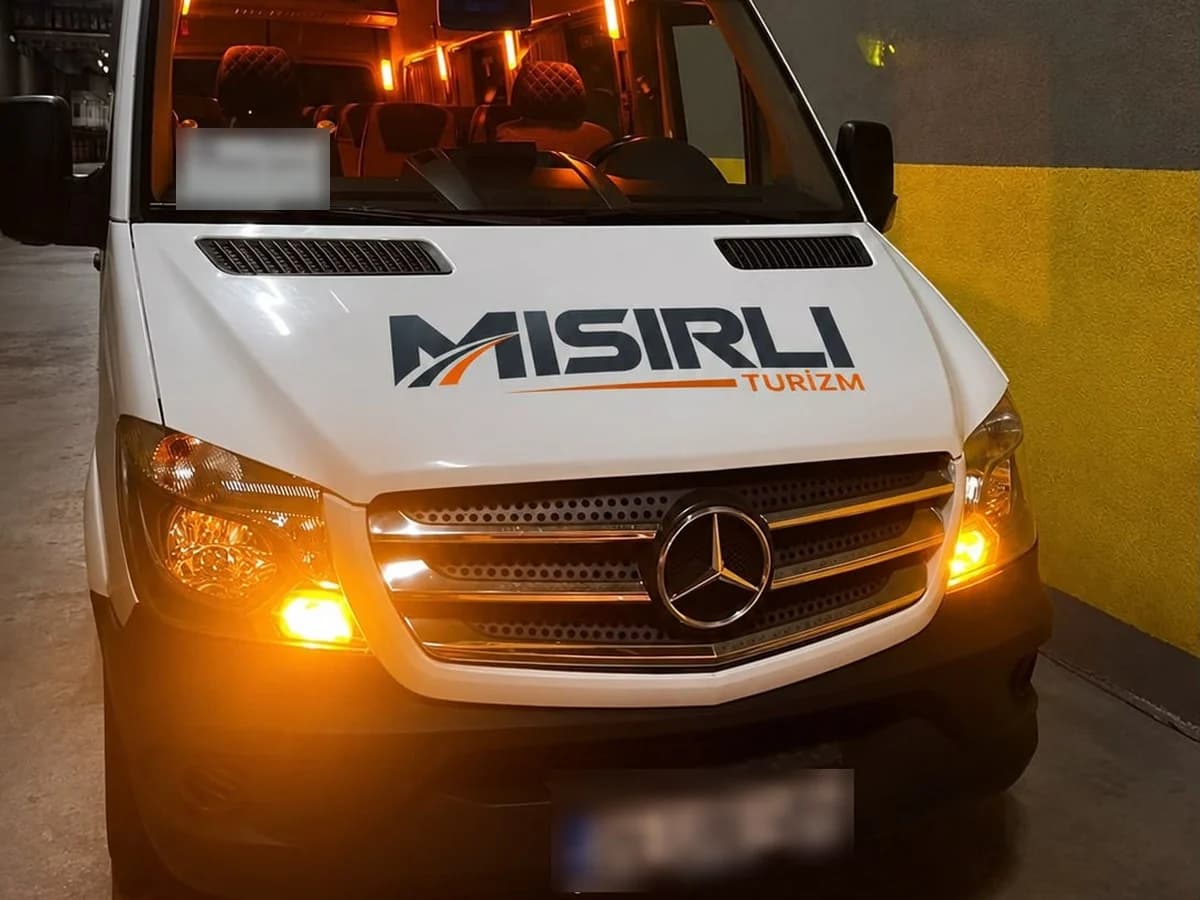 Mısırlı Turizm markalı kurumsal personel servis aracı